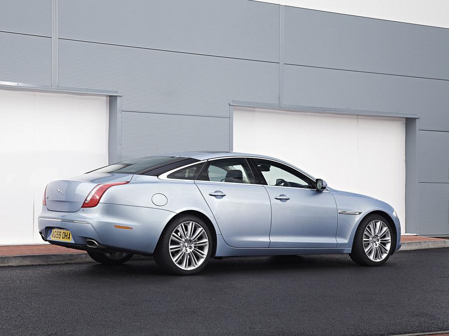  Jaguar XJ 2009 года  (UK) (фото 7 из 30)